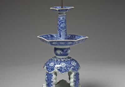 图片[3]-Candlestick with floral decoration in underglaze blue, Ming dynasty, Wanli reign (1573-1620)-China Archive